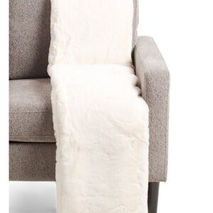 Rachel Rachel Roy Luxurious White Faux Fur Throw Blanket